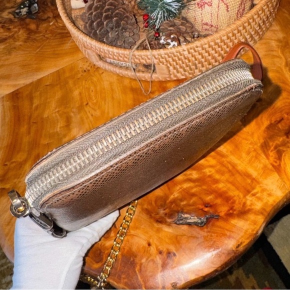 Louis Vuitton Atoll Organizer Wallet From the
2005 Collection
Taiga Leather - Picture 9 of 15